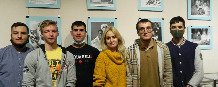 В Симферополе открылась выставка   «Первый: Гагарин и Куба»
