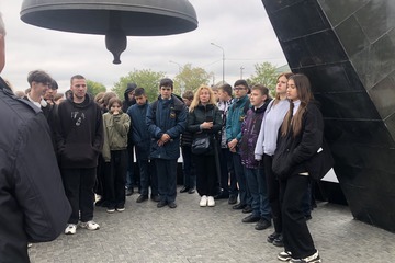Посещение Мемориала жертвам немецко-фашистских захватчиков в совхозе «Красный»