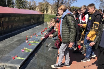 Группа  1БТ 12 посетила Мемориал жертвам фашистской оккупации Крыма 1941-1944 годов «Концлагерь «Красный»